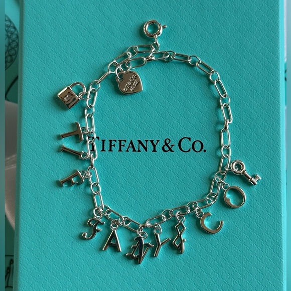 Tiffany&Co bracelet sterling silver letter charm
Bracelet, blue enamel - Picture 2 of 6